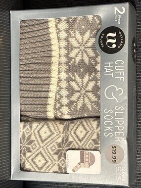Wayland Square Boxed Set Cuff Hat & Slipper Socks Snowflake Design Women's 4-10